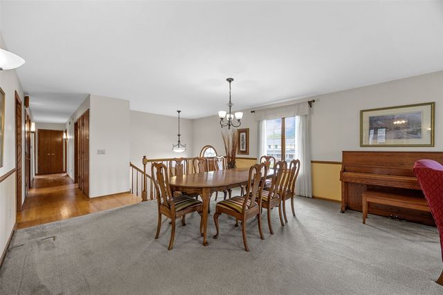 142 Red Fox Rd SE, Cedar Rapids, IA 52403