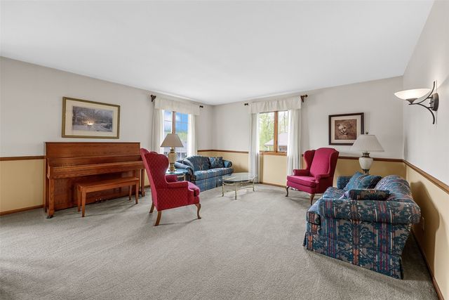 142 Red Fox Rd SE, Cedar Rapids, IA 52403