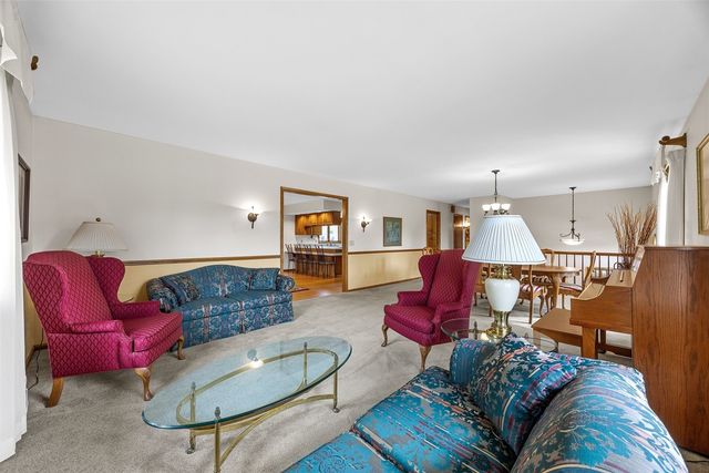 142 Red Fox Rd SE, Cedar Rapids, IA 52403