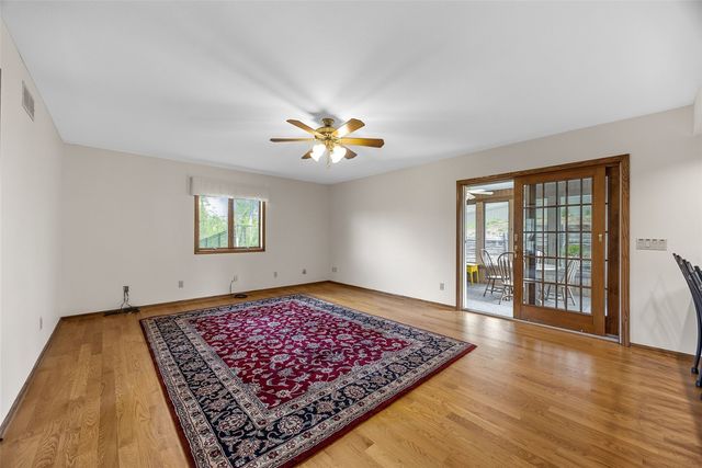 142 Red Fox Rd SE, Cedar Rapids, IA 52403