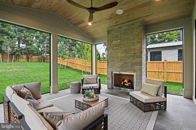 1109 INGLESIDE AVE, Mclean, VA 22101