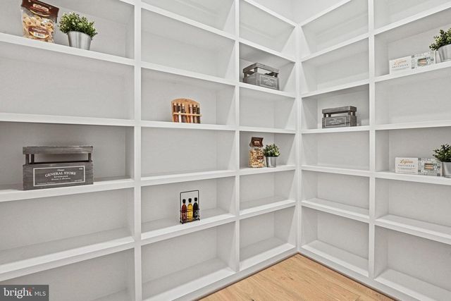 1109 INGLESIDE AVE, Mclean, VA 22101