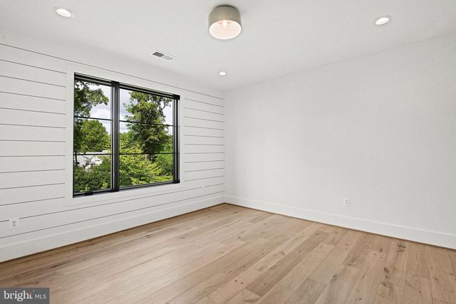 1109 INGLESIDE AVE, Mclean, VA 22101