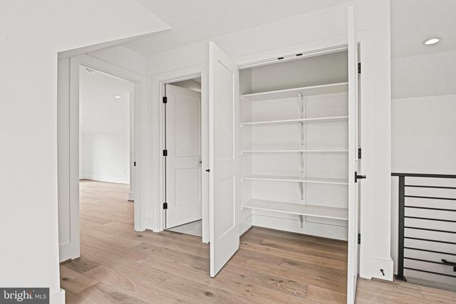 1109 INGLESIDE AVE, Mclean, VA 22101