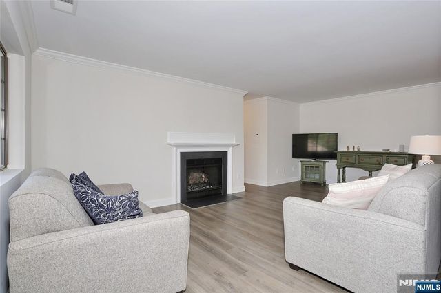 2406 Hemingway 2406, Mahwah, NJ 07430