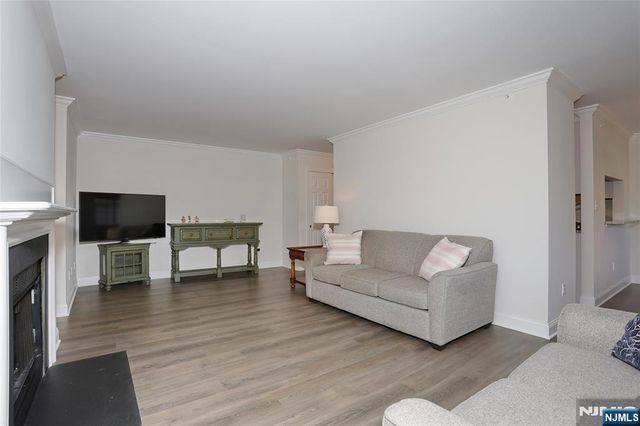 2406 Hemingway 2406, Mahwah, NJ 07430