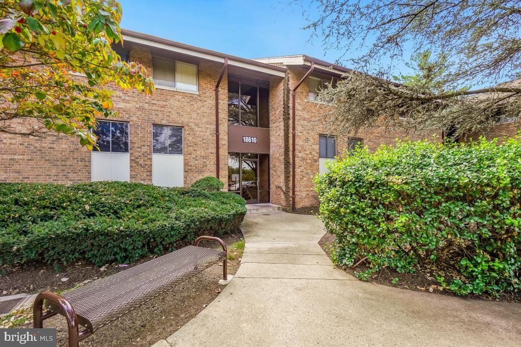 18610 WALKERS CHOICE RD #18610, Gaithersburg, MD 20886