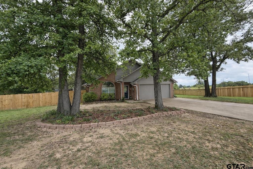 2311 S Williams, Mt Pleasant, TX 75455
