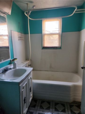 528 Carbon St, City Of But Ne, PA 16001