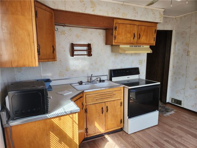 528 Carbon St, City Of But Ne, PA 16001