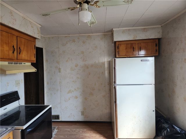 528 Carbon St, City Of But Ne, PA 16001