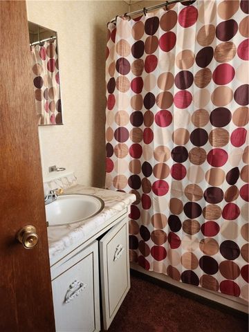 528 Carbon St, City Of But Ne, PA 16001