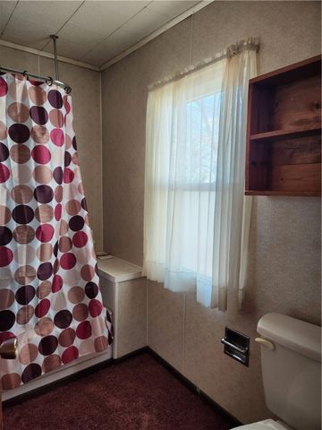 528 Carbon St, City Of But Ne, PA 16001