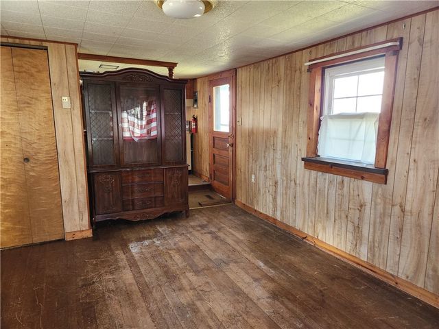 528 Carbon St, City Of But Ne, PA 16001