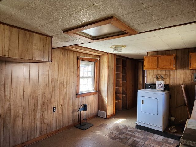 528 Carbon St, City Of But Ne, PA 16001