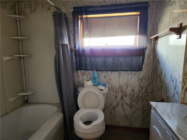 528 Carbon St, City Of But Ne, PA 16001