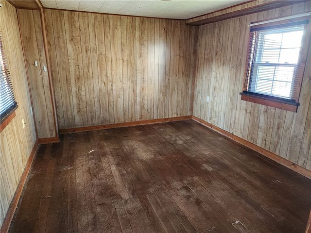 528 Carbon St, City Of But Ne, PA 16001