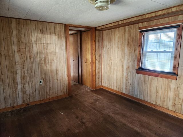 528 Carbon St, City Of But Ne, PA 16001