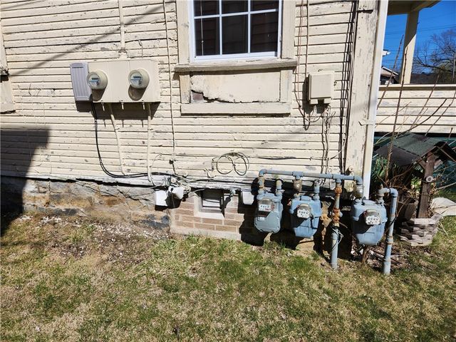 528 Carbon St, City Of But Ne, PA 16001