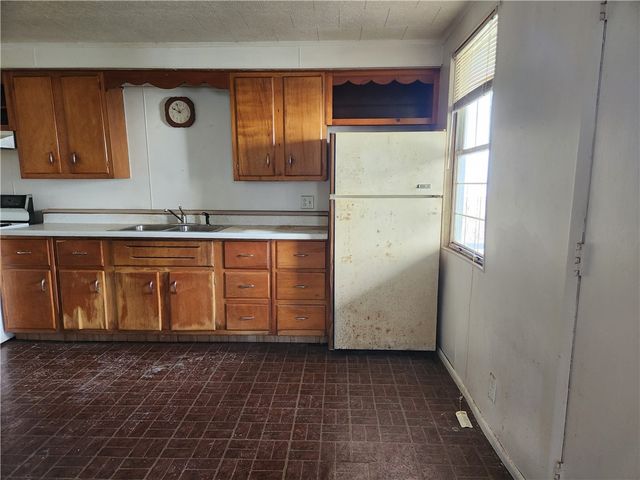 528 Carbon St, City Of But Ne, PA 16001