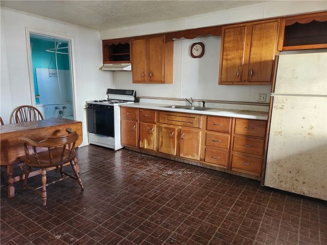 528 Carbon St, City Of But Ne, PA 16001