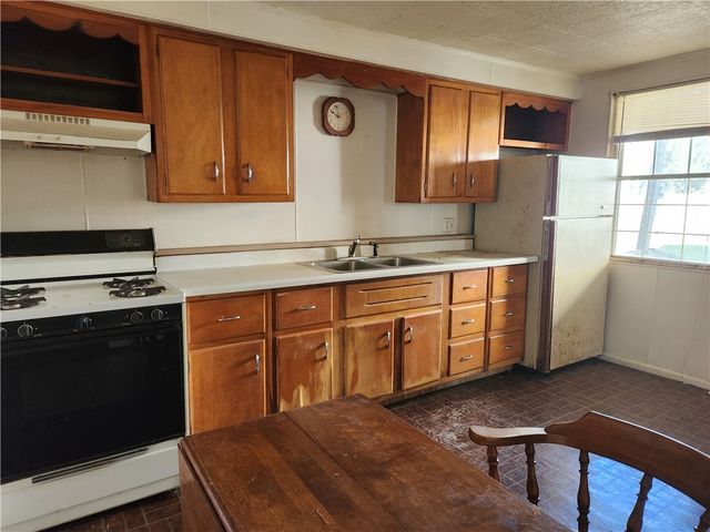 528 Carbon St, City Of But Ne, PA 16001