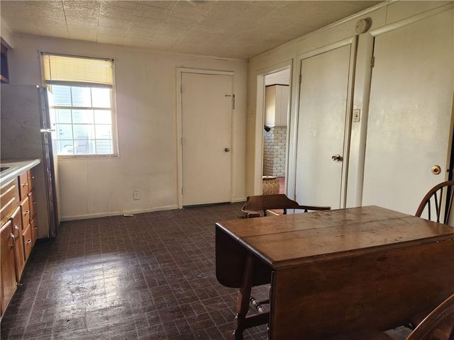 528 Carbon St, City Of But Ne, PA 16001