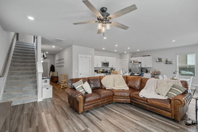 1003 Baltusrol Ln, Lebanon, TN 37087