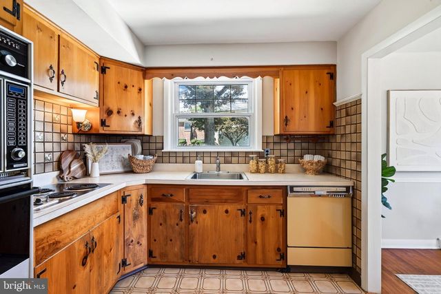 505 VERNON RD, Springfield, PA 19064