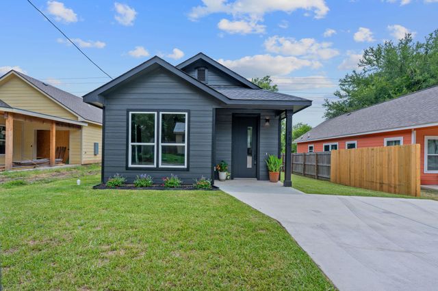 738 Chihuahua ST, Lockhart, TX 78644