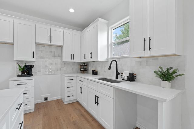 738 Chihuahua ST, Lockhart, TX 78644