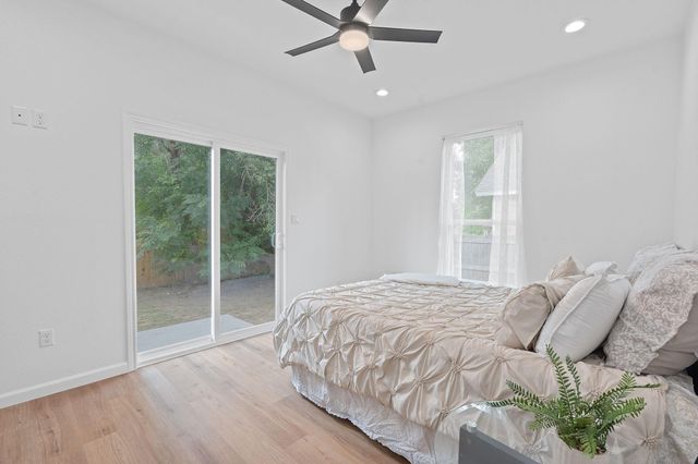 738 Chihuahua ST, Lockhart, TX 78644
