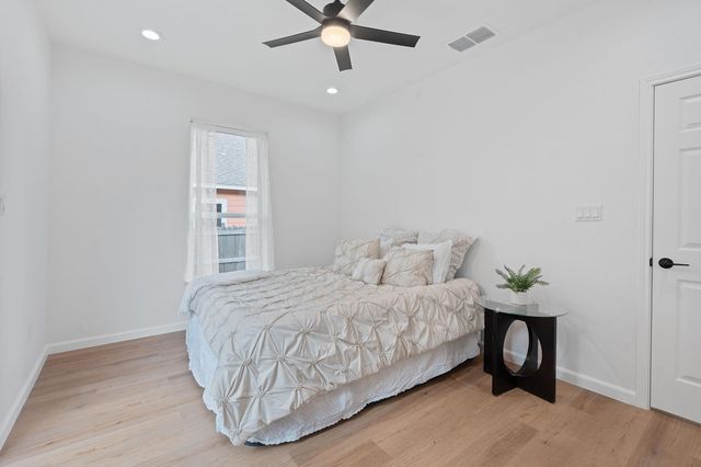 738 Chihuahua ST, Lockhart, TX 78644