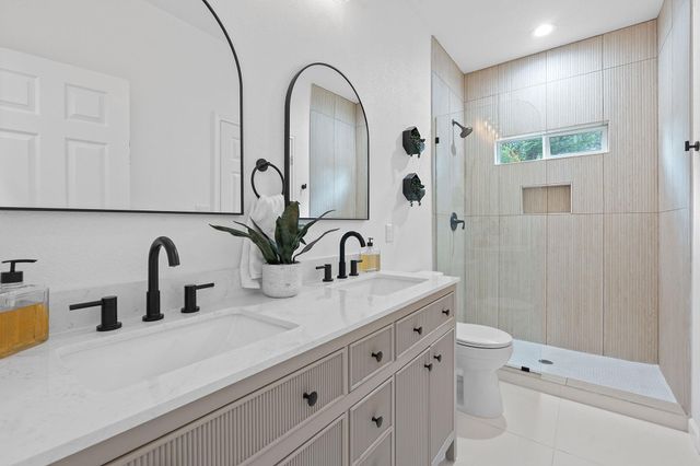 738 Chihuahua ST, Lockhart, TX 78644