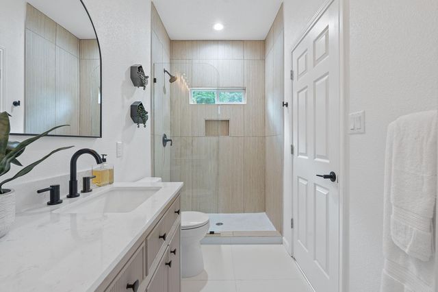738 Chihuahua ST, Lockhart, TX 78644