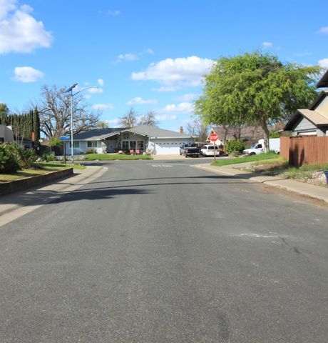 2255 La Grama Dr, Rancho Cordova, CA 95670