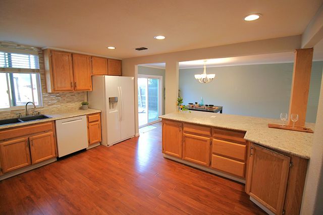 2255 La Grama Dr, Rancho Cordova, CA 95670