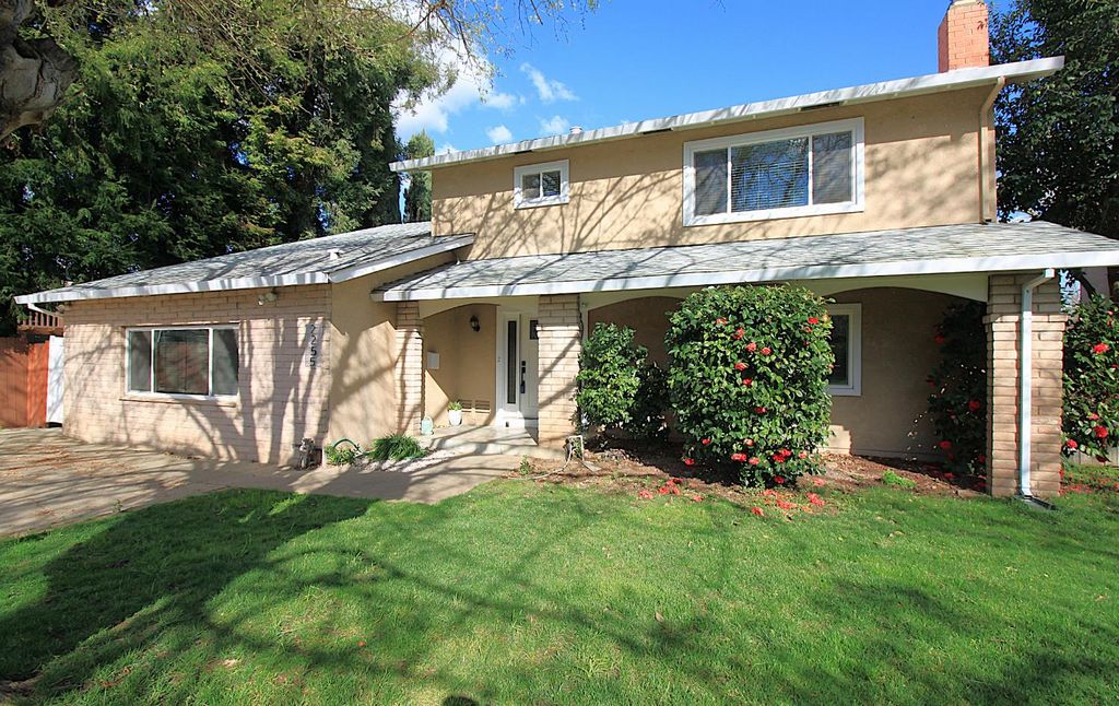 2255 La Grama Dr, Rancho Cordova, CA 95670