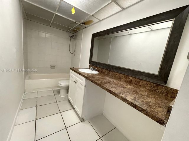 2800 NW 56th Ave A202, Lauderhill, FL 33313