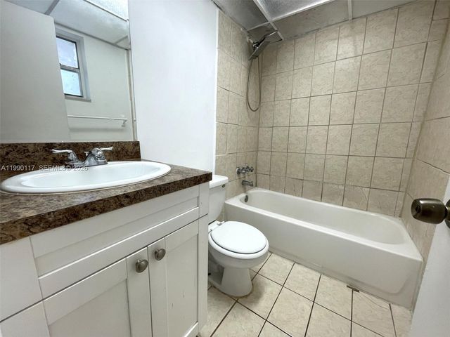 2800 NW 56th Ave A202, Lauderhill, FL 33313