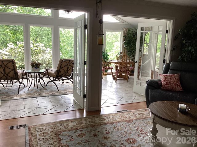 31 Rhododendron Road, Black Mountain, NC 28711