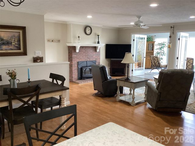 31 Rhododendron Road, Black Mountain, NC 28711