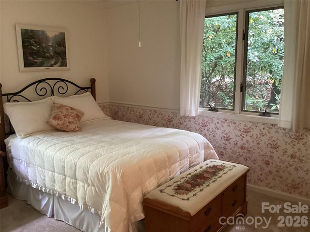 31 Rhododendron Road, Black Mountain, NC 28711