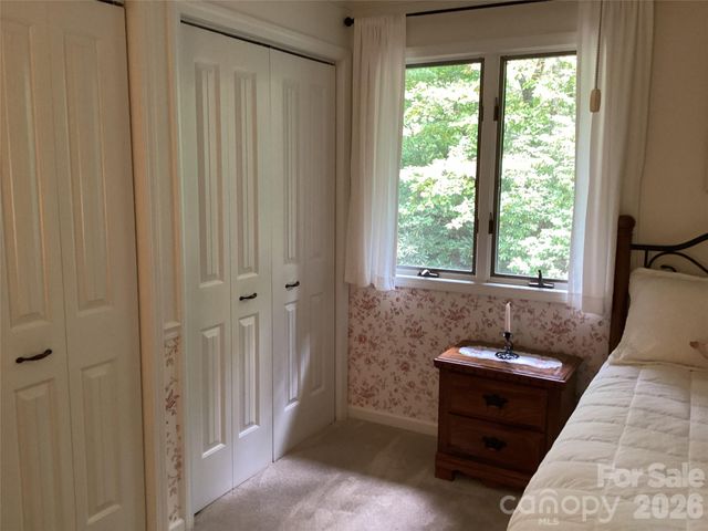 31 Rhododendron Road, Black Mountain, NC 28711