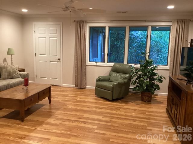 31 Rhododendron Road, Black Mountain, NC 28711