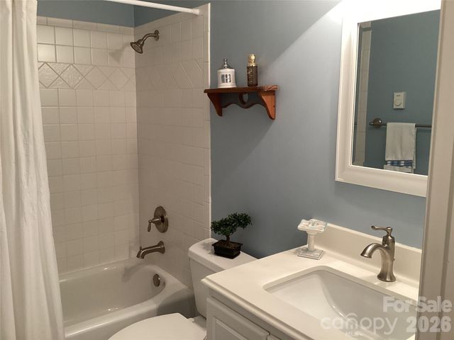 31 Rhododendron Road, Black Mountain, NC 28711