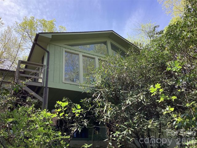 31 Rhododendron Road, Black Mountain, NC 28711