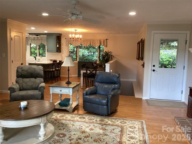 31 Rhododendron Road, Black Mountain, NC 28711