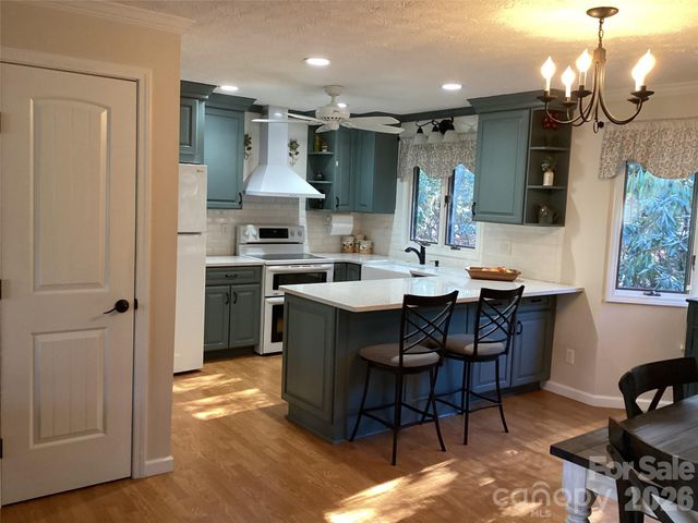 31 Rhododendron Road, Black Mountain, NC 28711