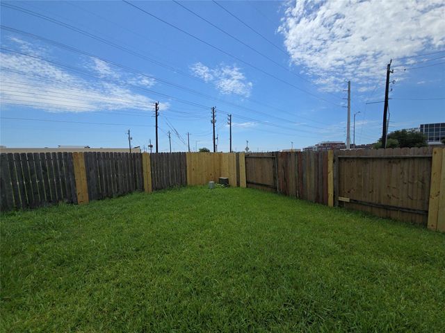 1306 Squire Drive, Baytown, TX 77521